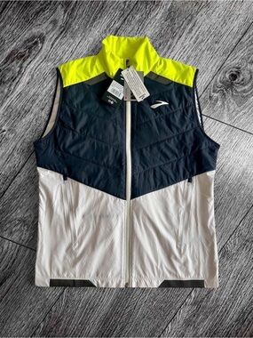Brooks Run Visible Insulated Running Vest